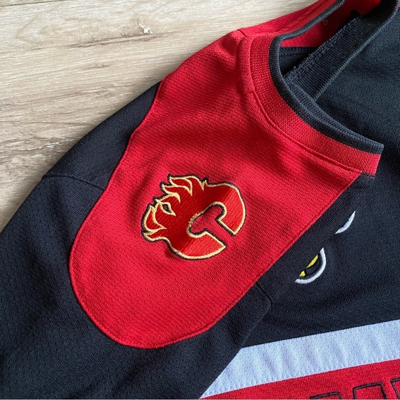 Vintage NHL Calgary Flames Jersey children’s size 5 Mighty Mac Sports - Picture 4 of 7